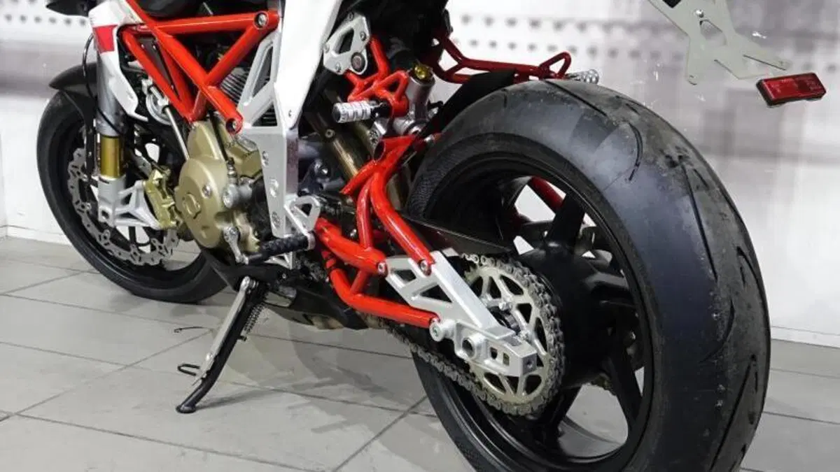 Bimota DB6 Delirio E (2006 - 15)  (4)