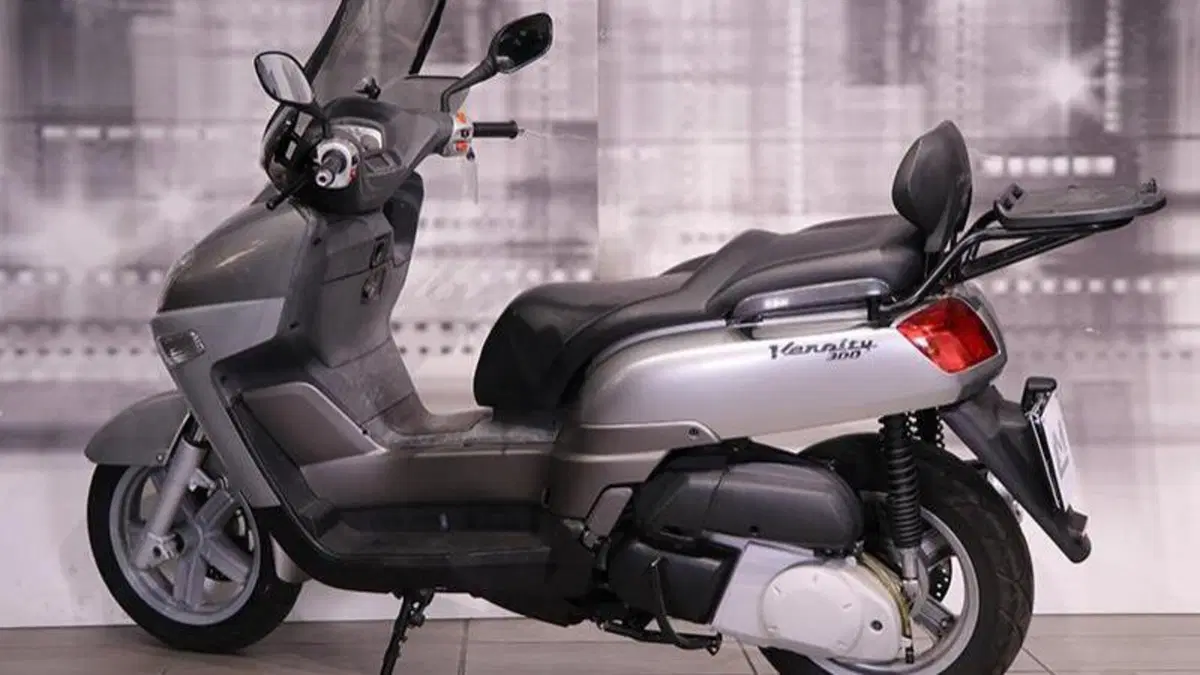 Yamaha XC 300 Versity  (2)