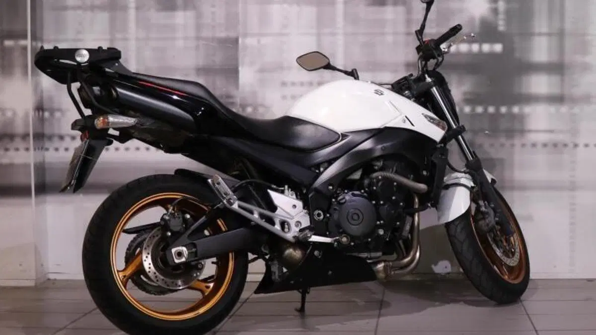 Suzuki GSR 600 (2006 - 11)  (7)