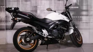 Suzuki GSR 600 (2006 - 11)  (7)
