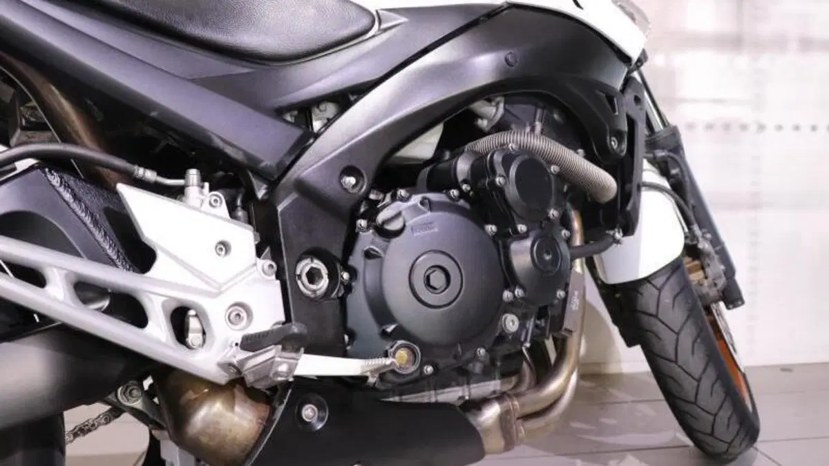 Suzuki GSR 600 (2006 - 11)  (2)