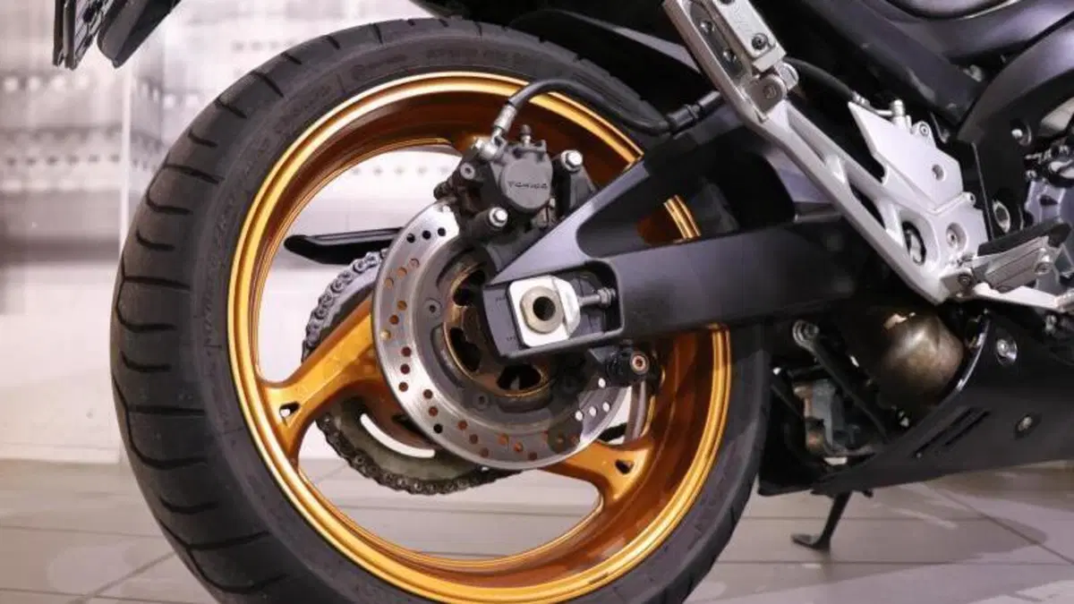 Suzuki GSR 600 (2006 - 11)  (3)