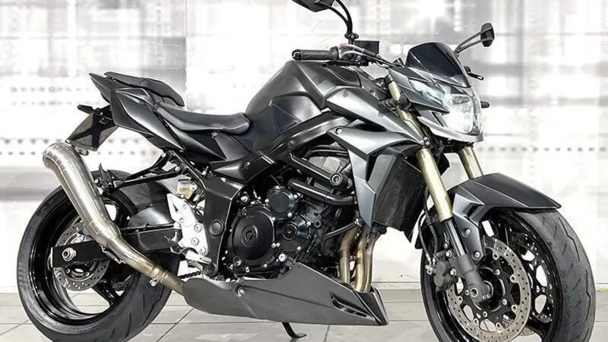 Suzuki GSR 750 (2010 - 15) 