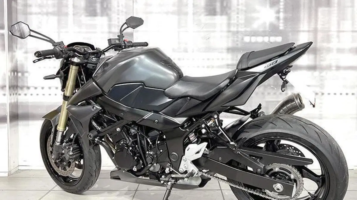Suzuki GSR 750 (2010 - 15)  (2)