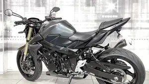 Suzuki GSR 750 (2010 - 15)  (2)