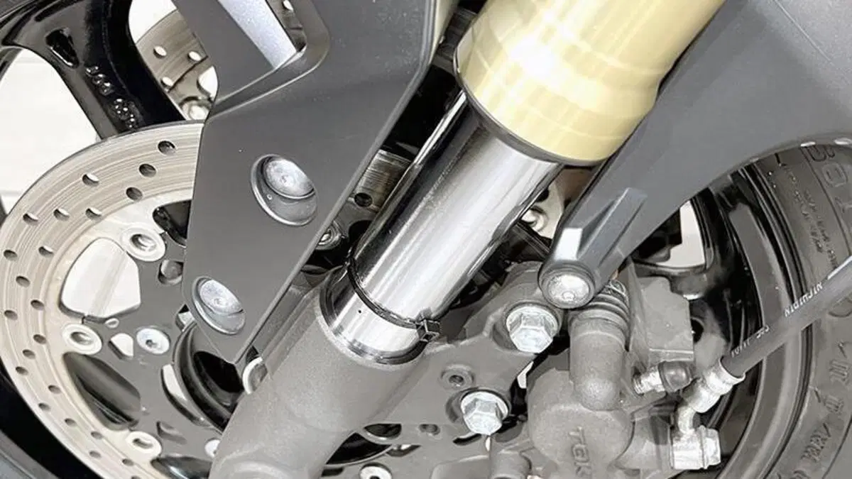 Suzuki GSR 750 (2010 - 15)  (5)