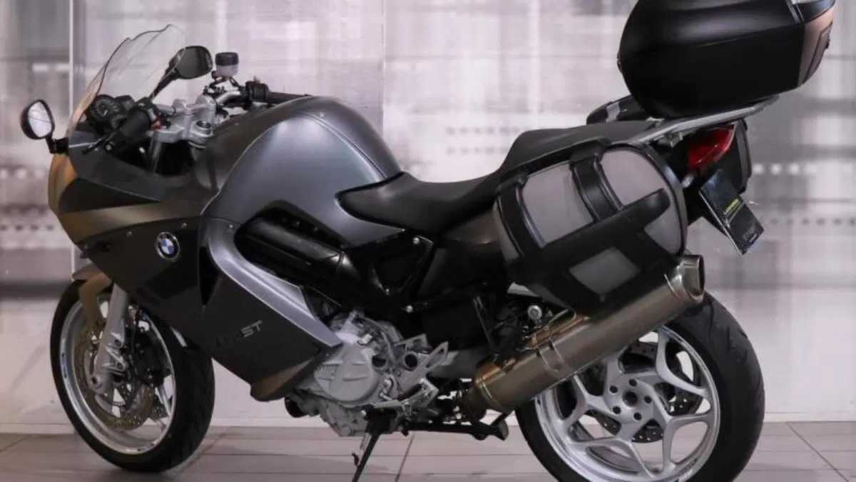 Bmw F 800 ST  (2)
