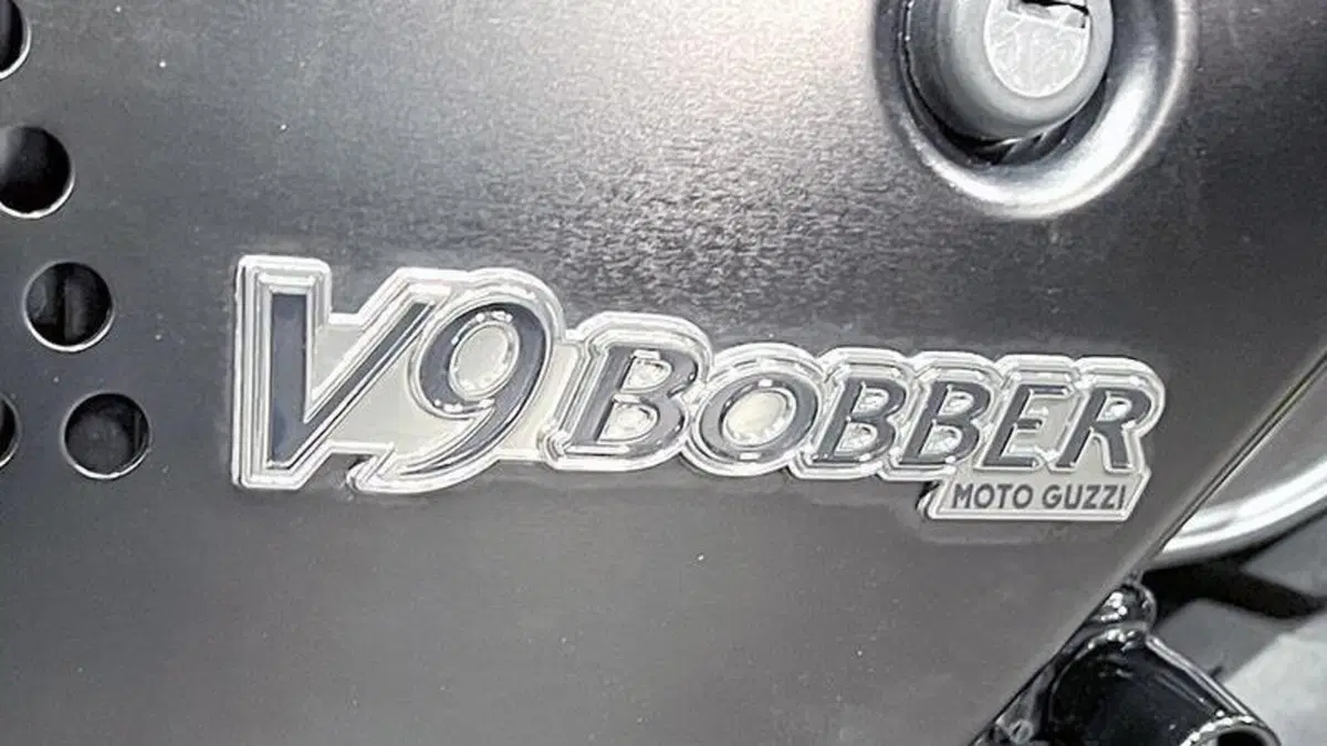 Moto Guzzi V9 Bobber (2021 - 25)  (3)