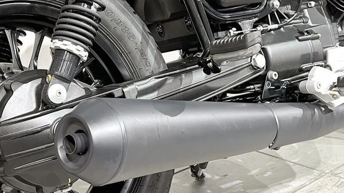 Moto Guzzi V9 Bobber (2021 - 25)  (4)