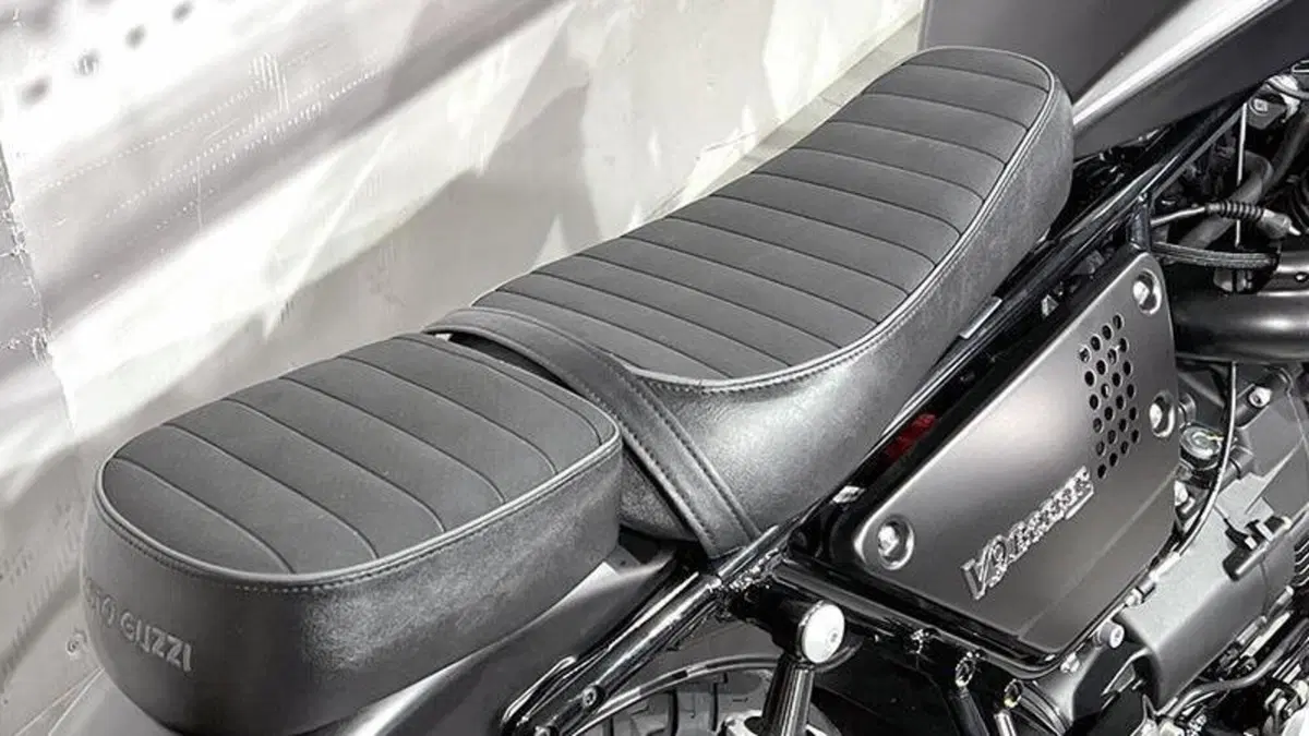 Moto Guzzi V9 Bobber (2021 - 25)  (5)