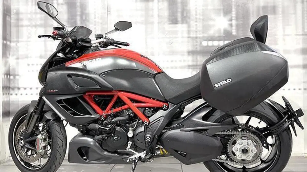 Ducati Diavel 1200 (2010 - 13)  (2)