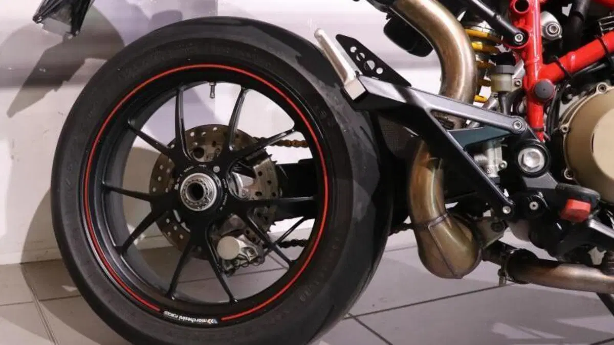 Ducati Hypermotard 1100 EVO SP (2010 - 12)  (4)