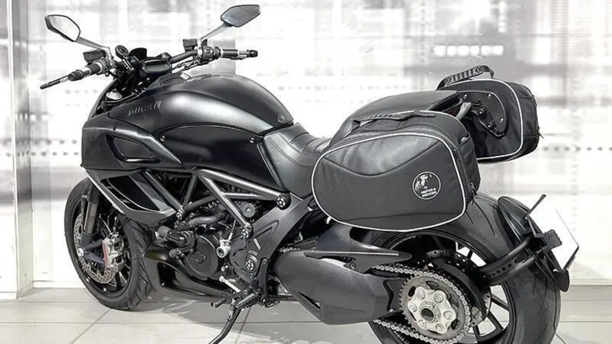 Ducati Diavel 1200 (2010 - 13)  (2)