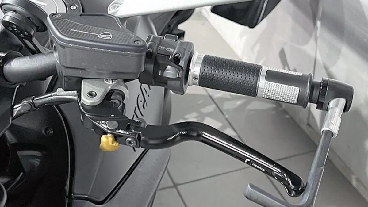 Ducati Diavel 1200 (2010 - 13)  (3)