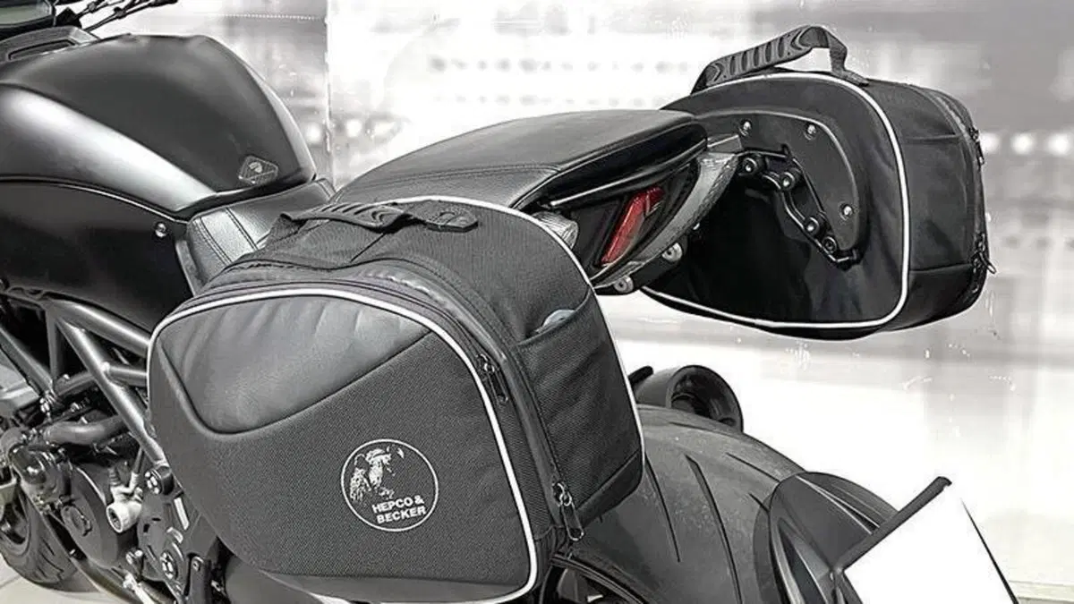 Ducati Diavel 1200 (2010 - 13)  (5)