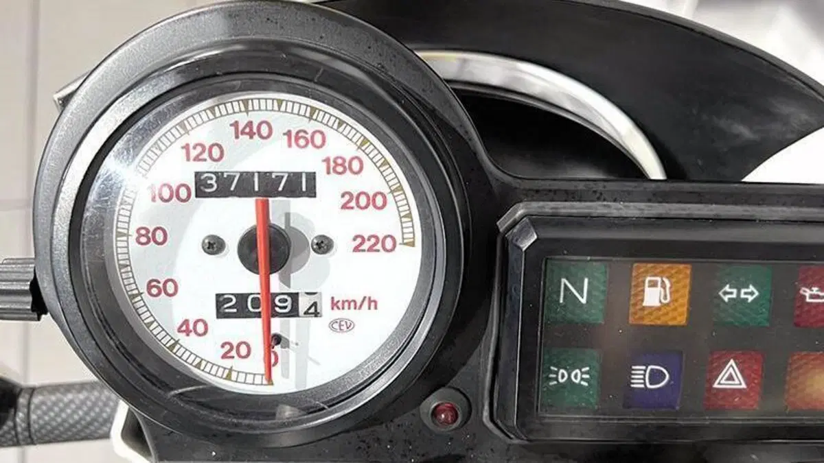 Ducati Monster 750 (1996 - 02)  (4)
