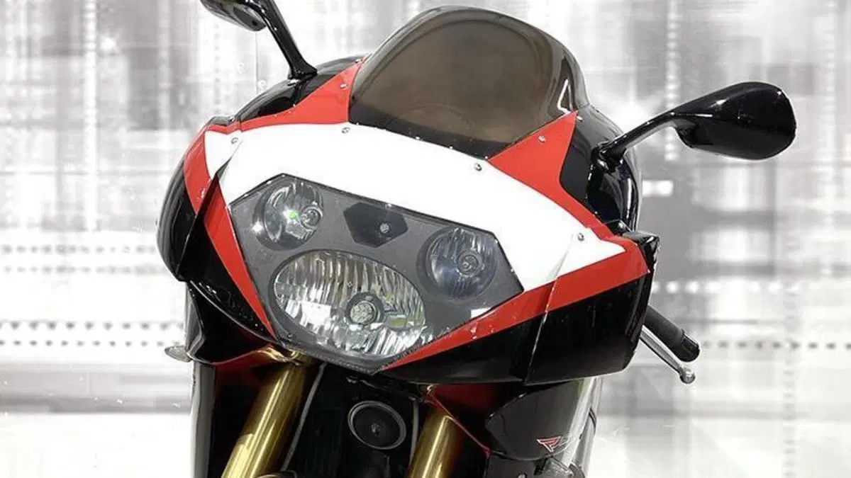 Aprilia RSV 1000 R (2000 -  01)  (4)