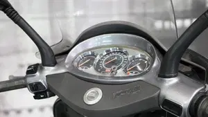 Aprilia Leonardo 300 ST  (3)