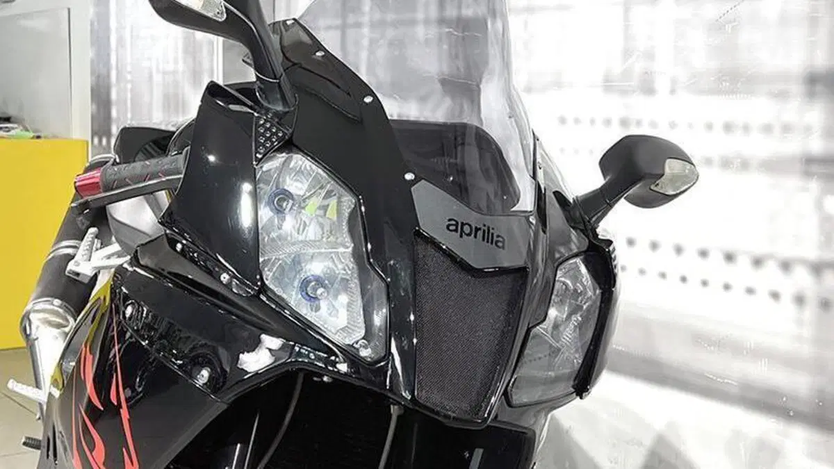 Aprilia RSV 1000 R (2006 - 09)  (4)