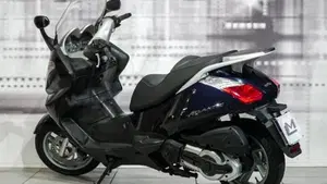Aprilia Atlantic 400  (2)
