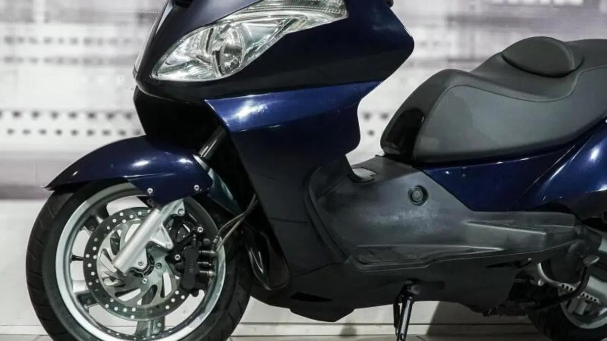 Aprilia Atlantic 400  (3)