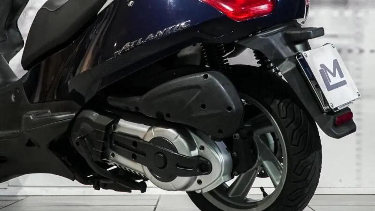 Aprilia Atlantic 400  (4)