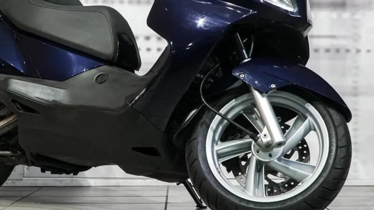 Aprilia Atlantic 400  (5)
