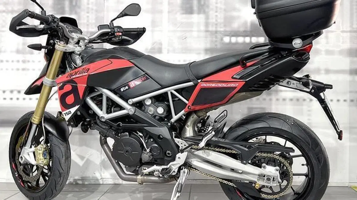 Aprilia Dorsoduro 750 (2009 - 14)  (2)