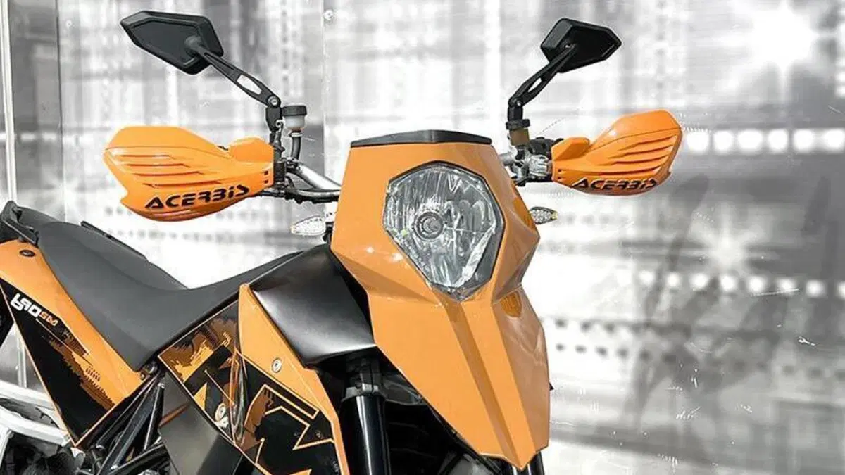 KTM 690 Supermoto  (3)