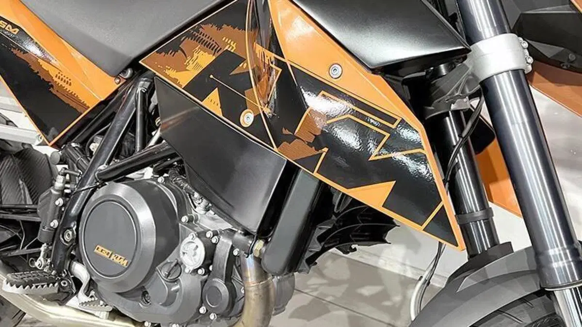 KTM 690 Supermoto  (4)