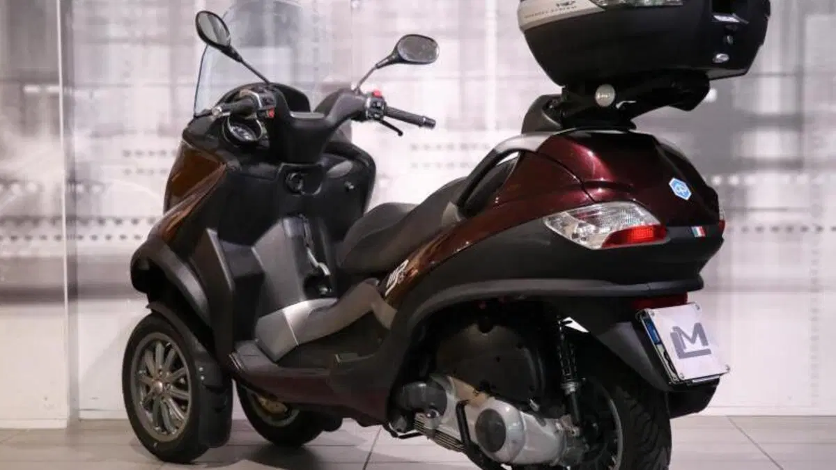 Piaggio MP3 250 i.e.  (2)