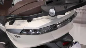 Piaggio X10 350 ie (2011 - 17)  (4)