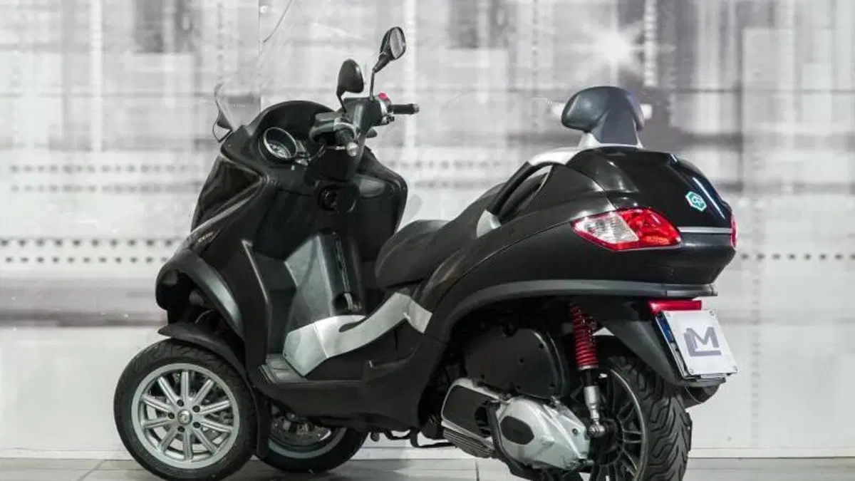 Piaggio MP3 300 (2010 - 11)  (2)