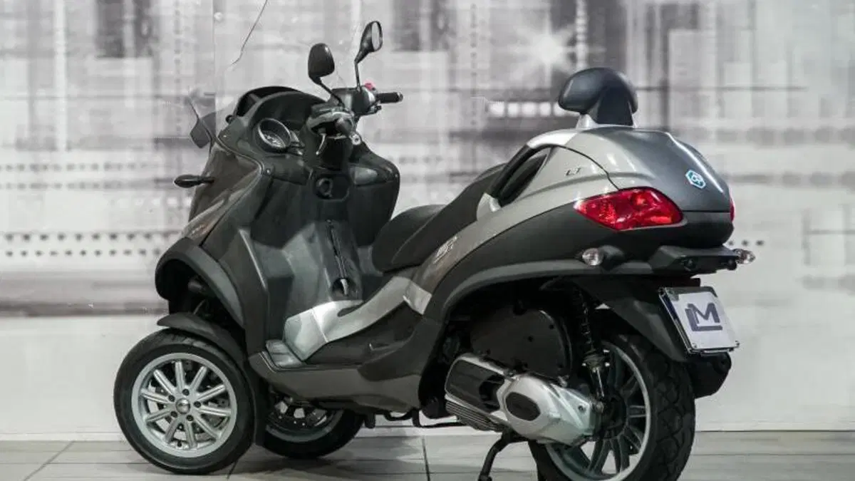 Piaggio MP3 LT 300  (2)