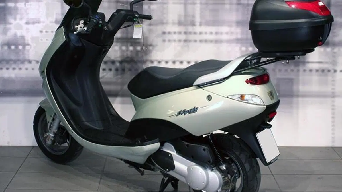 Peugeot Elyseo 150  (2)