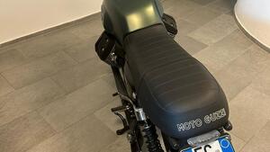 Moto Guzzi V7 Stone (2012 - 15) 