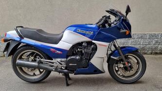 Kawasaki GPZ 900R epoca