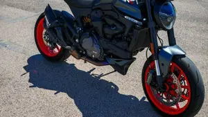 Ducati Monster 937 + (2021 - 25)  (2)