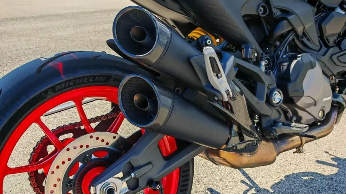 Ducati Monster 937 + (2021 - 25)  (3)