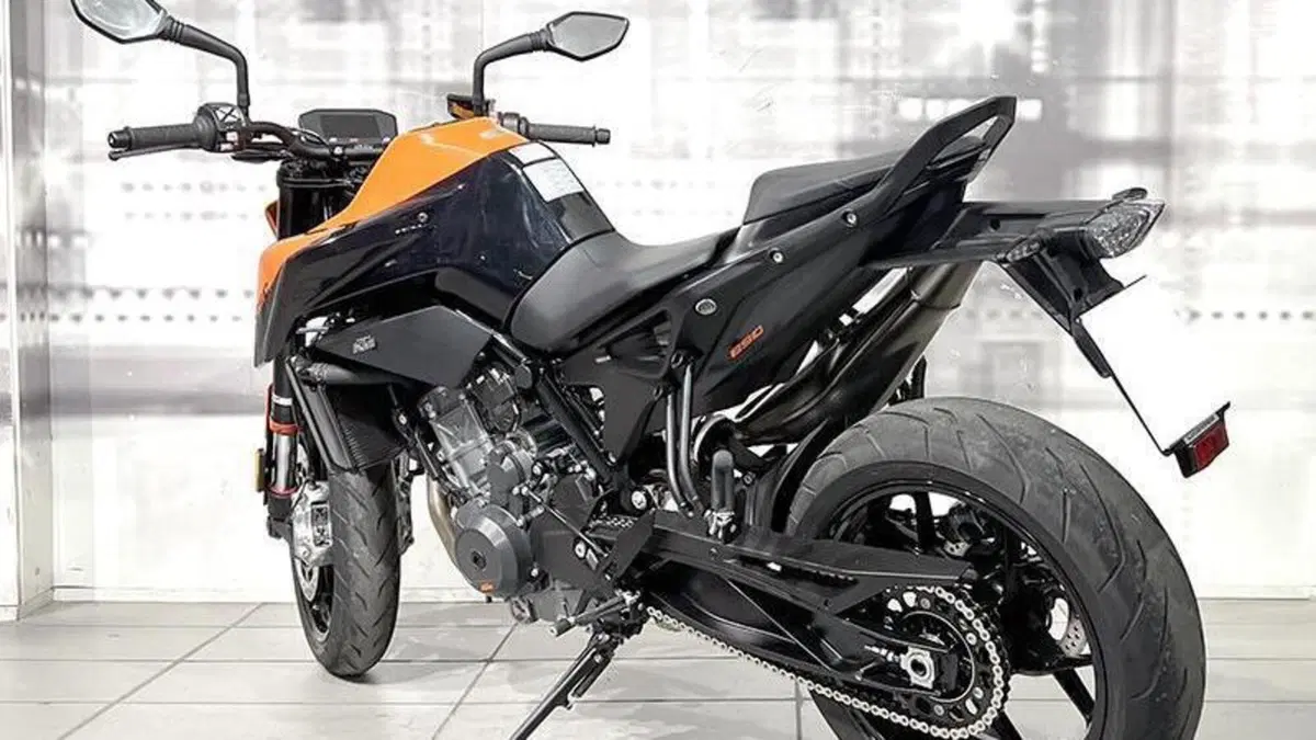 KTM 890 Duke (2021 - 23)  (2)