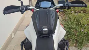 Moto Guzzi V85 TT (2019 - 20)  (4)