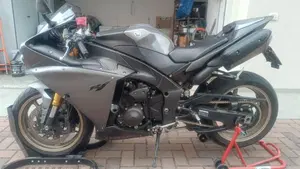 Yamaha YZF R1 (2012 - 14) 