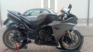 Yamaha YZF R1 (2012 - 14)  (2)