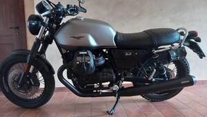 Moto Guzzi V7 III Rough (2018 - 20) 