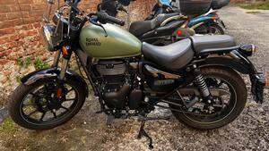 Royal Enfield Meteor 350 Fireball (2021 - 25) 