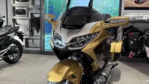 Honda GL 1800 Gold Wing Tour 50° Anniversario (2025 - 26)  (2)