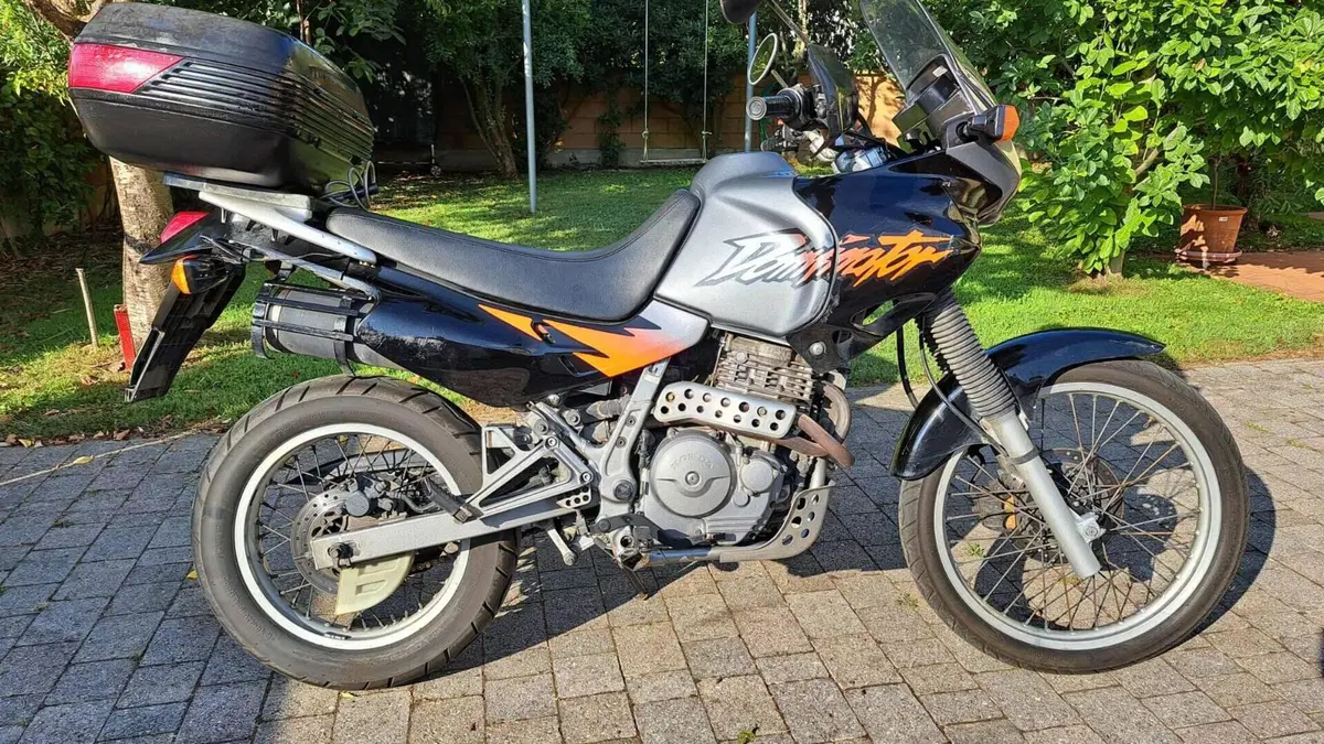 Honda NX 650 Dominator (1996 - 02)  (2)