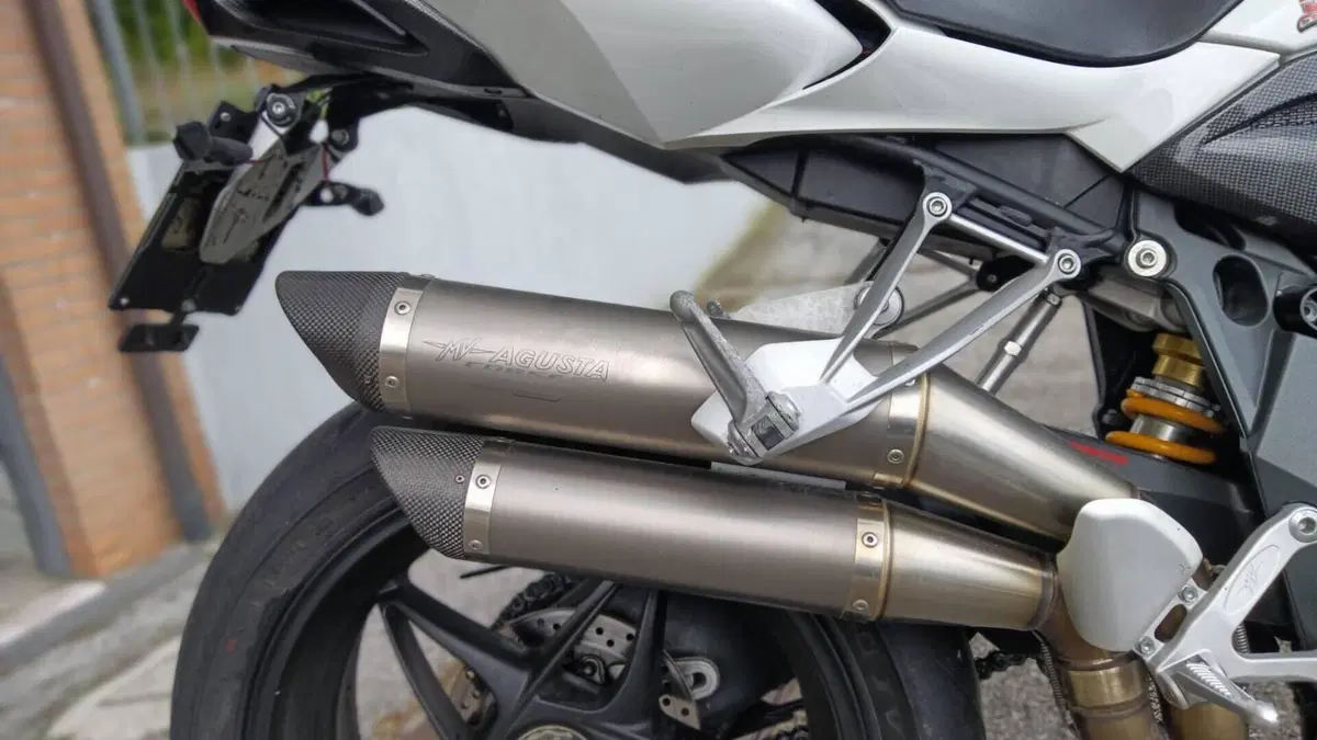 MV Agusta Brutale 1090 R (2012 - 15)  (3)