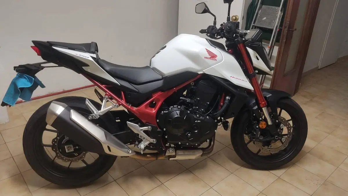 Honda CB 750 Hornet (2023 - 24)  (2)