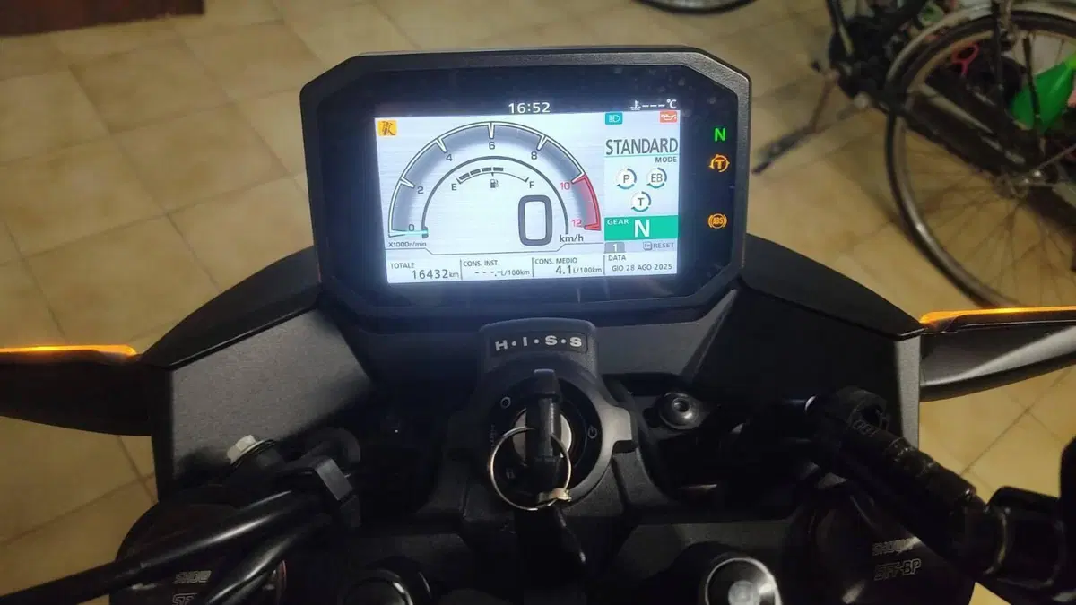 Honda CB 750 Hornet (2023 - 24)  (11)